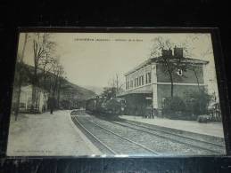 SERRIERES - INTERIEUR DE LA GARE AVEC UNE LOCOMOTIVE TRAIN A QUAI - 07 ARDECHE - Serrières