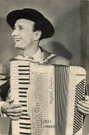 Célébrités - Artistes - Chanteurs & Musiciens - Accordéons - Accordéoniste Louis Ferrari - 2 Scans - état - Zangers En Musicus