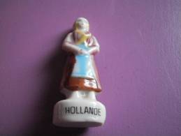 FEMME HOLLANDE - FEVE ANCIENNE COULEUR LEGEREMENT BLANC CASSE COMME LA SERIE BRILLANTE - Countries