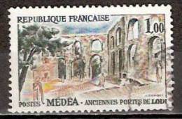 Timbre France Y&T N°1318a (04) Obl. Médéa (variété : Monument Vert Olive). 1.00 F. Dallay 20,00 € - Used Stamps