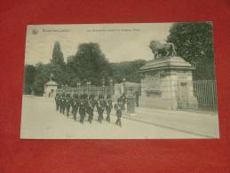 BRUXELLES -  Les Grenadiers Devant Le Château Royal   -  1919 - Fêtes, événements