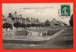 CHAULNES - La Grande Place, Coté Hotel De Ville. - Chaulnes