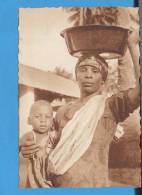 Delcampe - CAMEROUM - Jeune Maman Revenant De La Rivière - Kamerun