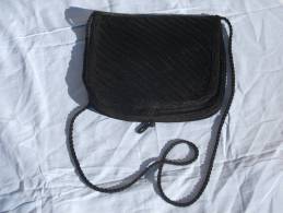 - PETIT SAC DE FEMME . VELOURS NOIR . - Bourses Et Sacs