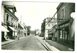 GUEUGNON - Rue De La Liberté - Gueugnon
