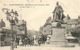 02  SAINT QUENTIN LA RUE D'ISLE ET LE MONUMENT DU 8 OCTOBRE 1870 - Saint Quentin