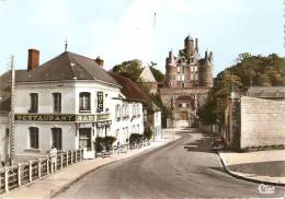 CPSM 10X15 . MONTMORT  (51) L' Hôtel Du Cheval Blanc Et Le Château . Pub Bière SLAVIA - Montmort Lucy