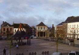 PHILIPPEVILLE   -   Les Halles (au Centre) Et L'édicule (à Gauche) Au Dessus De L'ancien Puits - Philippeville