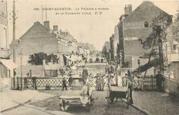 02 SAINT QUENTIN LE PASSAGE A NIVEAU ET LE FAUBOURG D'ISLE - Saint Quentin