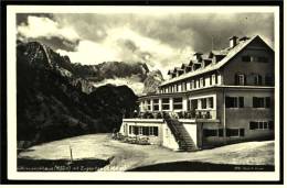 Kreuzeckhaus Mit Zugspitze  -  Ansichtskarte  Ca.1935    (1627) - Zugspitze