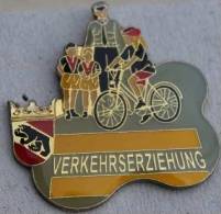 POLICE DE BERNE - SUISSE - VERKEHRSERZIEHUNG - EDUCATION DE CIRCULATION DES JEUNES CYCLISTES - VELO -    (VERT) - Police