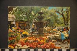 CP, 06,  Grasse La Place Aux Aires Sa Fontaine Son Marché Aux Fleurs - Grasse