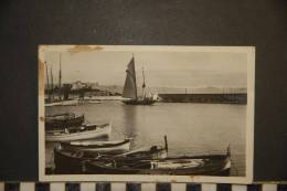 CP, 06, Antibes Le Port Le Fort Carré Et Les Alpes N°80 CAP Bateaux Voiliers Dans Le Port 1947 - Other & Unclassified