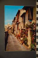 CP, 06, Antibes Une Rue Fleurie Du Vieil Antibes - Antibes - Old Town