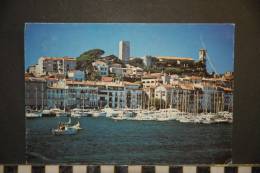 CP, 06, Cannes Bateaux Devant Le Suquet Editions Elbe - Cannes