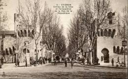 84-VAUCLUSE-AVIGNON--ENTREE DE LA VILLE RUE DELA REPUBLIQUE    ECRITE ‹(•¿• )› - Avignon