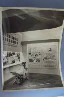 Photo Publicitaire " Stand Confection De Chemiserie  Lingerie  Tabliers Layette Mouchoirs Linge De Maison - Fotografia