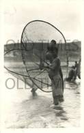 D.R. OF THE CONGO - COSTUMES - WOMAN FISHING - 40S REAL PHOTO PC. - Other & Unclassified
