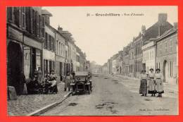 GRANDVILLIERS - Rue D'Aumale. (Très Belle Animation, Automobile) - Grandvilliers
