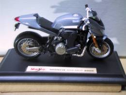 - MAISTO - MUNCH Mammut 2000 - Réf 39356 -  1/18° - Motorcycles