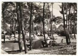 SAINT BREVIN. - Un Terrain De Camping Années 60 . 2 CV 1er Plan. CPM Dentelée. Beau Cliché - Saint-Brevin-les-Pins