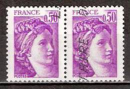 Timbre France Y&T N°1969x2 (1) Obl. Paire. Sabine De Gandon. 50 C. Violet. Cote 0.30 € - 1977-1981 Sabina Di Gandon