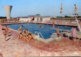 MAUZE-sur-le-MIGNON: La Piscine - Mauze Sur Le Mignon