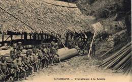 S1   -    525    -   PAPOUASIE   -    (  Nouvelle  Guinée  )      -     ONONGUE    -   Travailleurs  à  La Scierie  . - Papua New Guinea