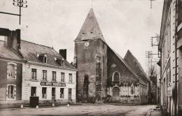 Saint-Vincent-du-Lorouër ( 72 )  La Place Et L'Eglise - Tuffe