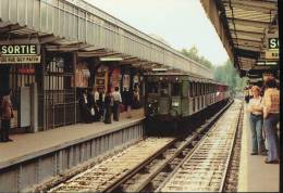 75 ---  " Le Metropolitain " Ligne N°2  Nation -Porte Dauphine --  Station Barbes - Rochechouart - U-Bahnen