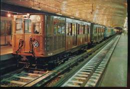 75 ---  Metropolitain De Paris Materiel Historique , Presente A La Station Porte Maillot  1975 - Metro