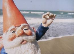 (401) Garden Gnome On Seaside - Nain De Jardin A La Mer - Non Classés