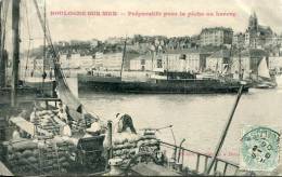 Delcampe - N°29206 -cpa Boulogne Sur Mer -préparatifs Pour La Pêche Au Hareng- - Fischerei