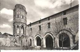 12.185. CHARROUX. ANCIENNE ABBAYE. SALLE CAPITULAIRE ET TOUR OCTOGONALE..... - Charroux