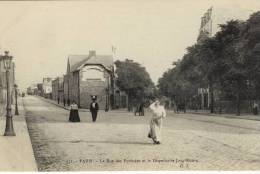 CPA (PARIS 20e) La Rue,des Pyrenees Et Le Dispensaire Jouy Rouve - Paris (20)