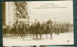- Le 14 Juillet 1919  - Défilé De La Victoire - Les Maréchaux Joffre Et Foch Sortant De L'arc De Triomphe     - Bce65 - War 1914-18