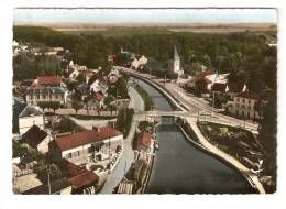 CSM : 77 - Seine Et Marne : Claye Souilly : Le Canal Et Vue Générale : Canal , Pont , Maisons , église ... - Claye Souilly