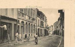 VALENCE D'AGEN    Rue De La République (animée Vitrier?) - Valence