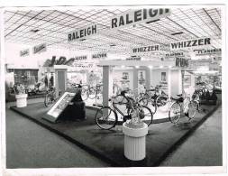 Photo Documents : Salon Du Cycle De Gand - Fédération Nationale Des Détaillants Du Cycle - Wielrennen