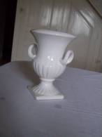 PETIT VASE BLANC En FAIENCE DE DELFTS PORCELYTE WIT 15cm HAUTEUR / ECLAT SOCLE FOND - Autres & Non Classés