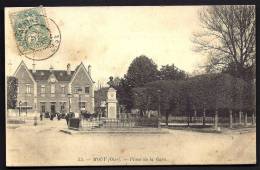 CPA ANCIENNE- FRANCE- MOUY (60)- LA PLACE DE LA GARE EN GROS PLAN- LE MONUMENT- BELLE ANIMATION - Mouy