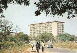 Congo- KINSHASA - VW Coccinelle Devant Le Building Le Royal - Kinshasa - Léopoldville