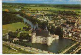 SULLY SUR LOIRE  - Vue Aérienne Du Château Entouré Par La Songe.-  CPM . - Sully Sur Loire