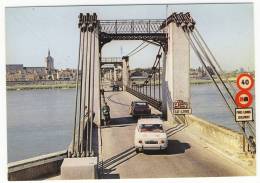 JARGEAU.-  Le Pont Et La Loire. Superbe Cliché . SIMCA 1000 , PEUGEOT 404.  CPM - Jargeau