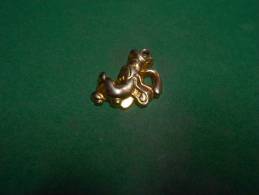 FEVE METAL SERIE MICKEY  PENDENTIF 1989 FABRIQUANT MATFER - Disney