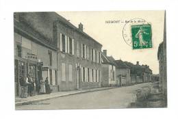 89 - Dixmont Rue De La Mairie Animaion Devant La Maison Lorne - Dixmont