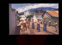 GUATEMALA Women Carrying Water In Jugs Perched On Their Heads ( Tourist Photographer ) Pan American World Airlines - Guatemala