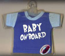 T - SHIRT - PER AUTO DA ATTACCARE AL VETRO - BABY ON BOARD - NUOVO - LEGGI - Disney