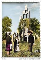 CPM 22 CALLAC DE BRETAGNE - Costumes Devant Les Ruines De Botmel - Callac