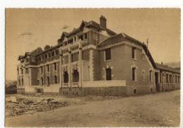 FIGEAC. - La Nouvelle Ecole Des Filles. CPSM Dentelée - Figeac